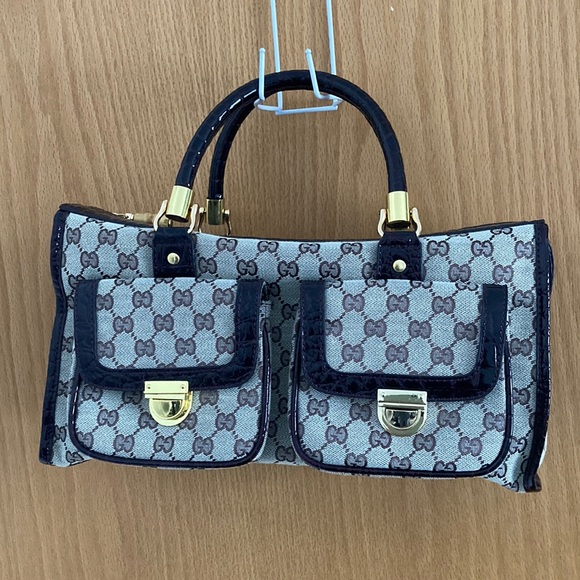 Gucci Handbags - Gucci purse
